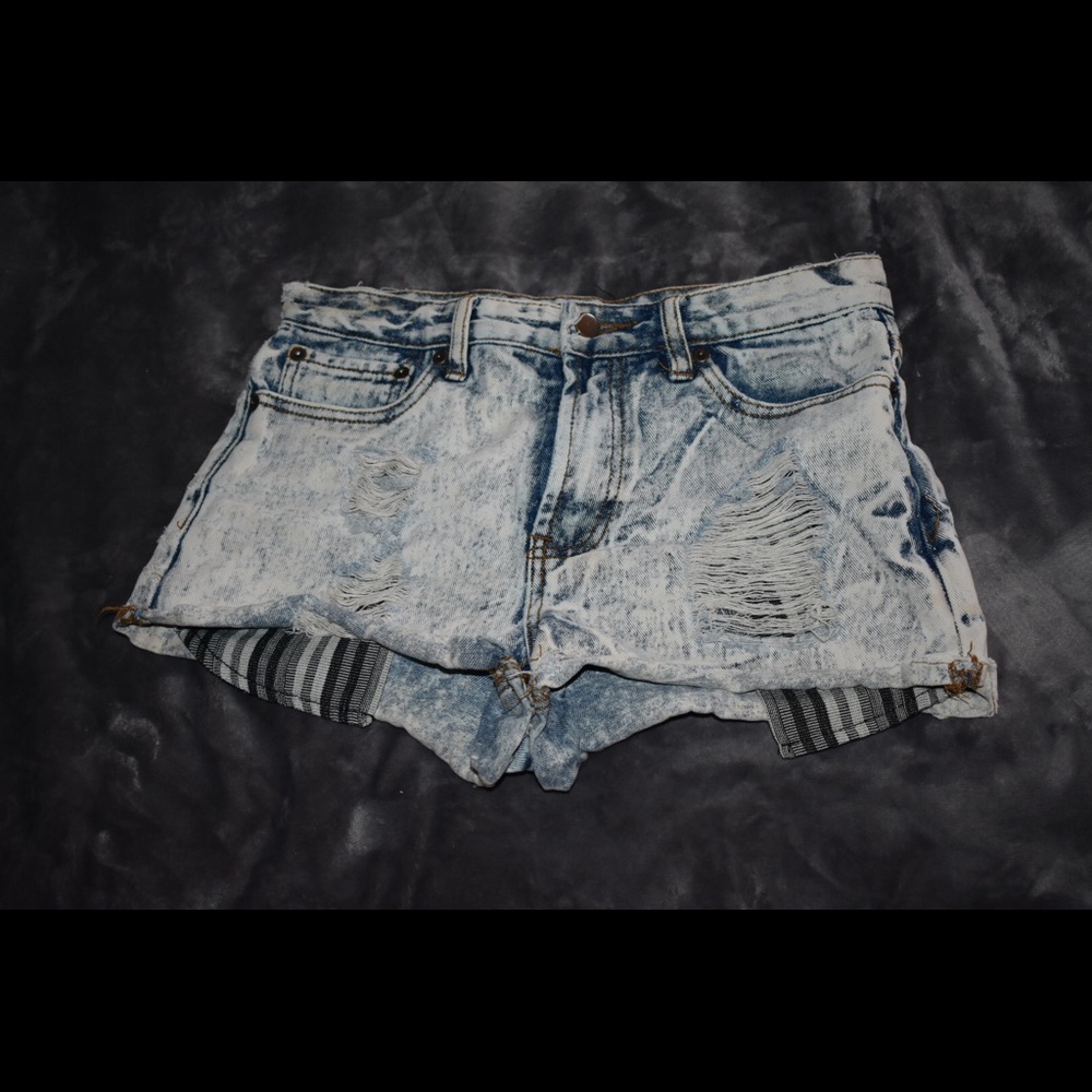 funky jean shorts 👽